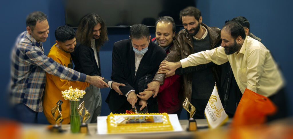 برش کیک توسط برگزیدگان