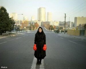 نقد عکس نیوشا توکلیان